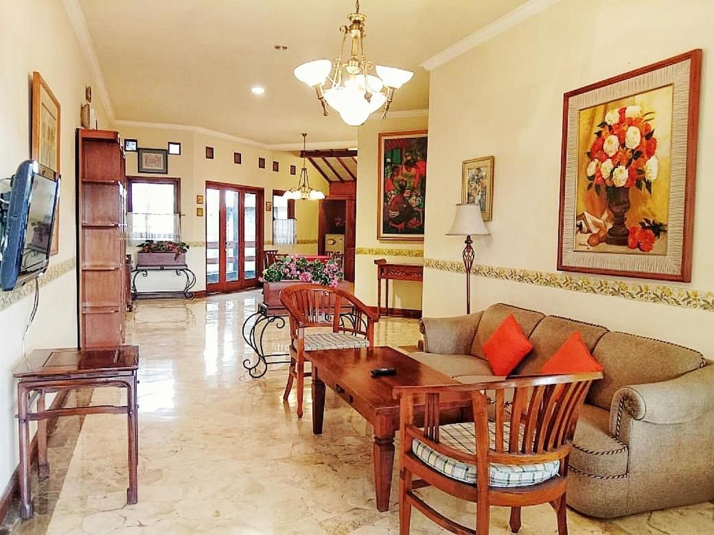 Hotel Kulem Cisitu Bandung Exteriér fotografie